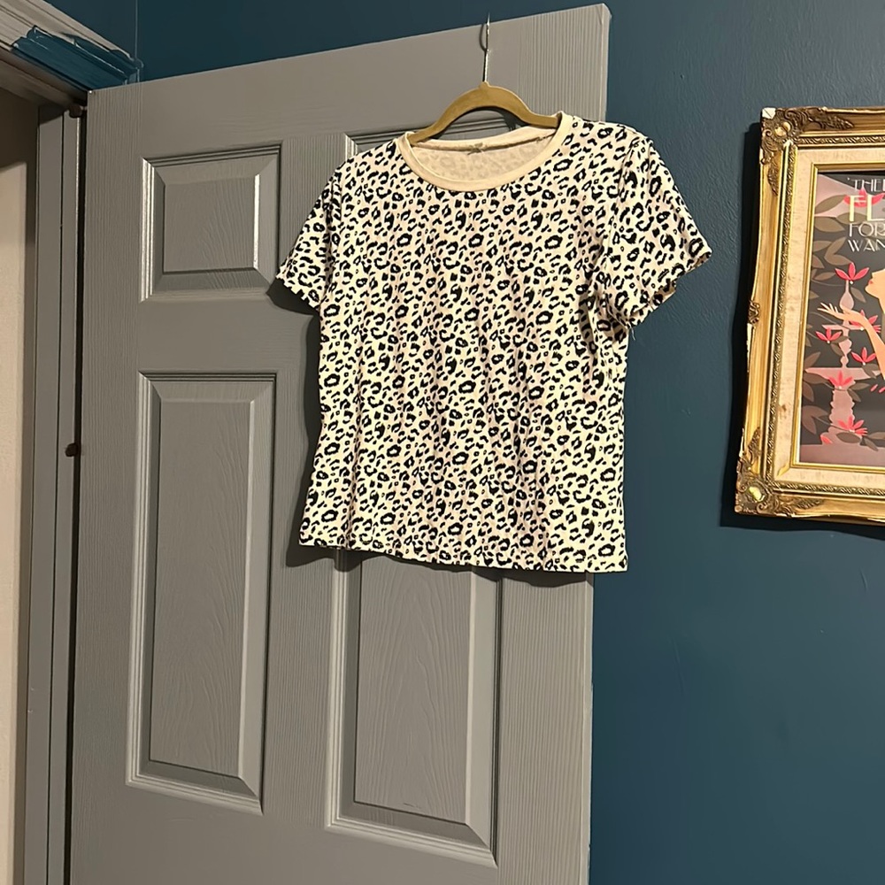 Cheetah print short sleeve T-shirt. Size large